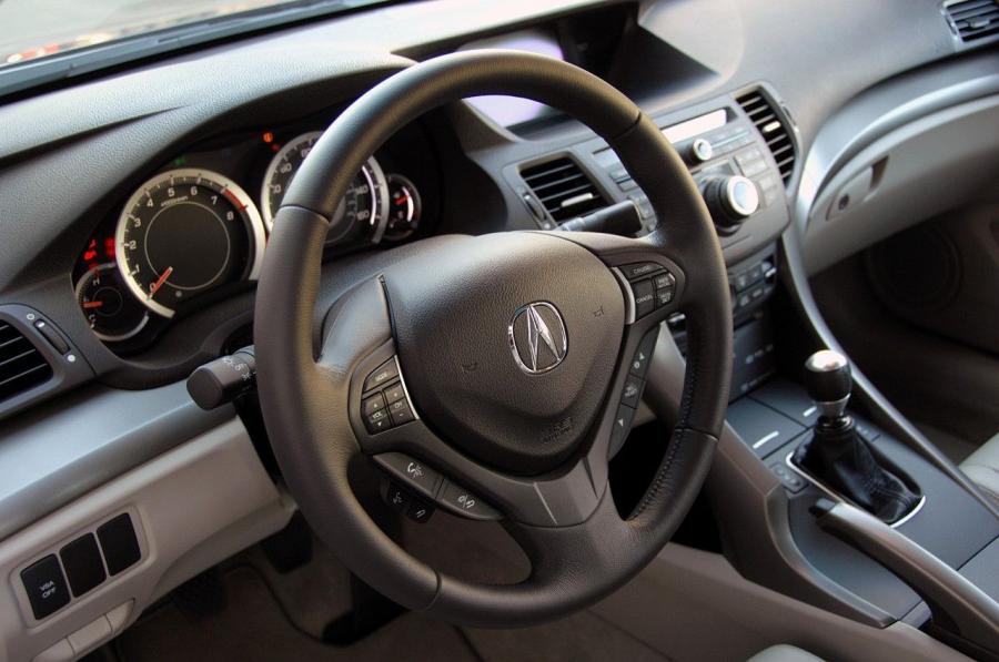 Интерьер Acura TSX 2008 года  (фото 21 из 210)